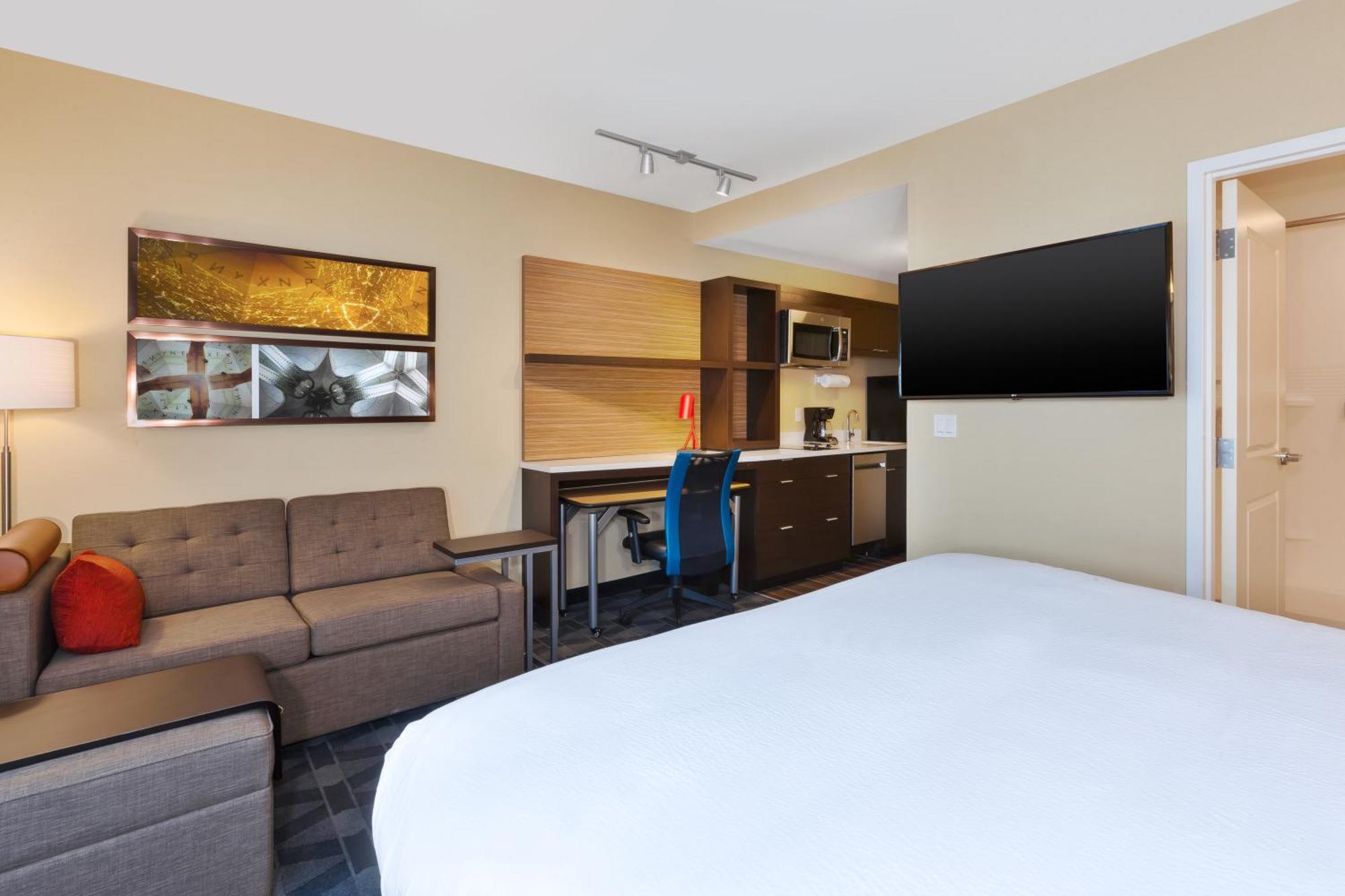 Towneplace Suites By Marriott Grand Rapids Airport Southeast Exterior photo