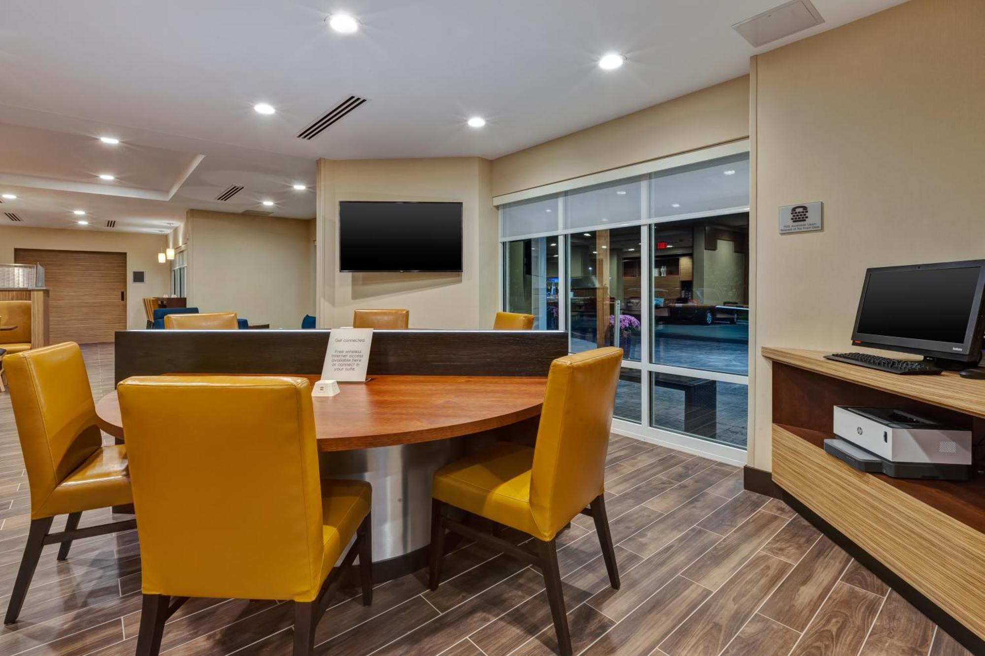 Towneplace Suites By Marriott Grand Rapids Airport Southeast Exterior photo